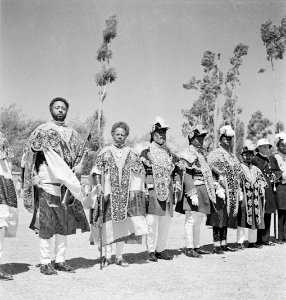 ETH-BIB-Würdenträger bei Parade in Addis Abeba-Abessinienflug 1934-LBS MH02-22-0367
