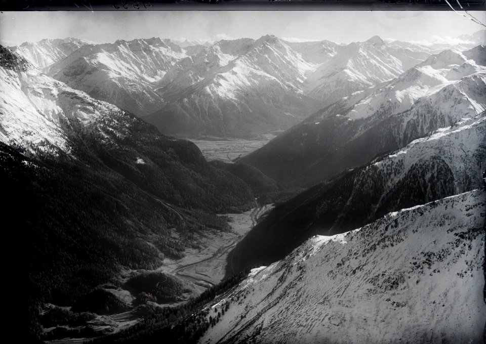 ETH-BIB-Zernez, Val Cluozza, Val Tantermozza, Piz Quattervals, Unterengadin v. N. N. W. aus 3000 m-Inlandflüge-LBS MH01-004983