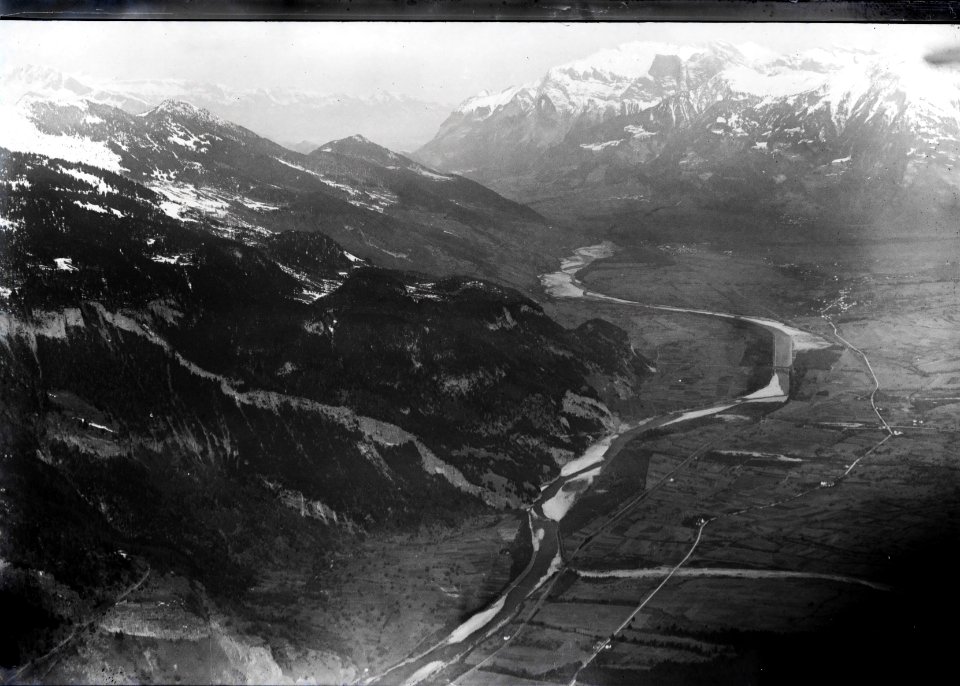 ETH-BIB-Zizers, Landquart, Vilan, Rheintal v. Haldenstein abwärts mit Falknis v. S. aus 2000 m-Inlandflüge-LBS MH01-004462