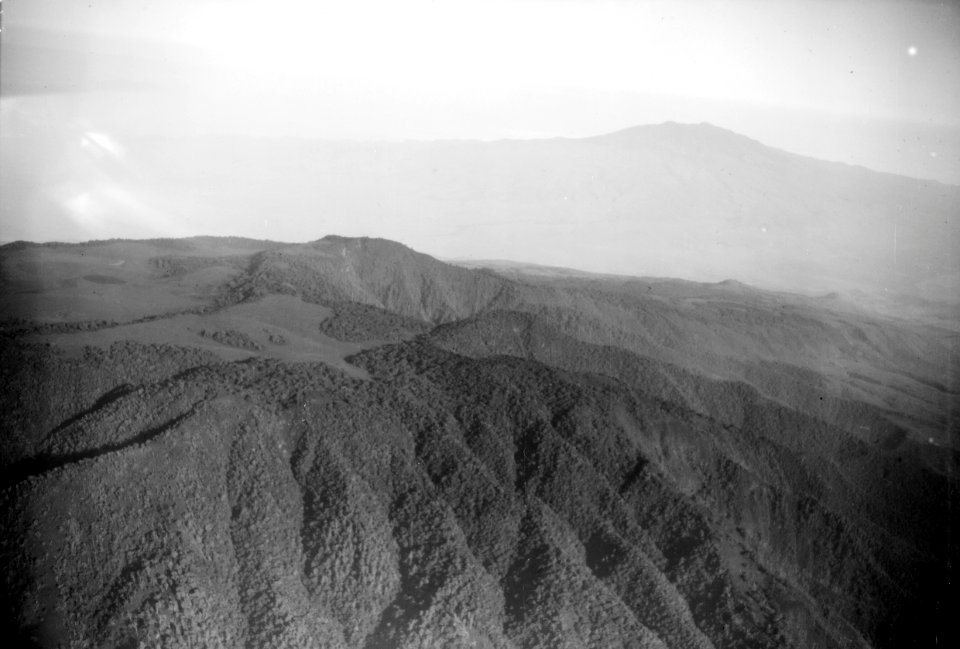 ETH-BIB-Zerklüftete Gebirgslandschaft-Kilimanjaroflug 1929-30-LBS MH02-07-0269