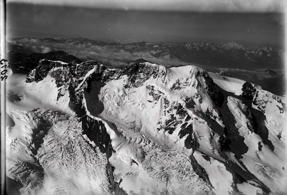 ETH-BIB-Zermatter Breithorn, Breithorngletscher v. N. aus 4900 m-Inlandflüge-LBS MH01-002013