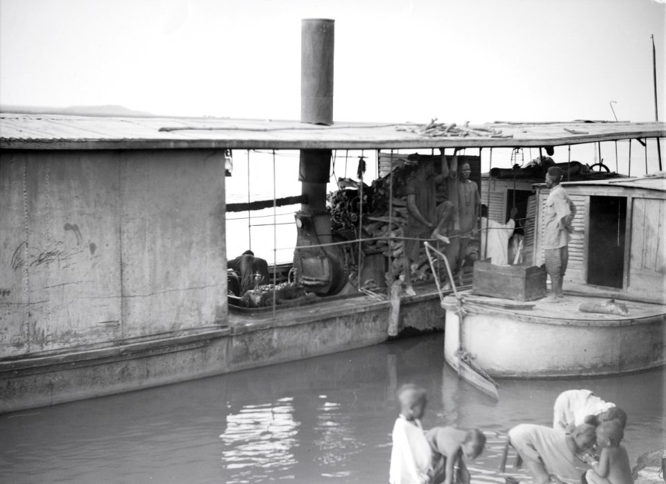 ETH-BIB-Zwei Schiffe treffen sich auf dem Niger-Tschadseeflug 1930-31-LBS MH02-08-0506