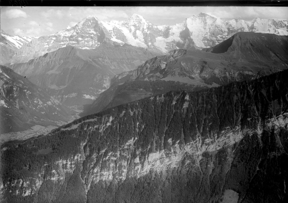 ETH-BIB-Zweilütschinen, Lauterbrunnental, Eiger, Mönch, Jungfrau v. N. W.-Inlandflüge-LBS MH01-004903