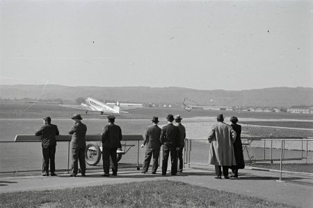 ETH-BIB-Zuschauer am Flugplatz in Dübendorf-Inlandflüge-LBS MH05-31-08