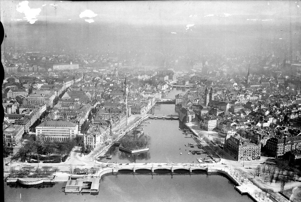 ETH-BIB-Zürich vom See, Quai-Brücke, Bauschänzli, Bahnhofstrasse-Inlandflüge-LBS MH01-005969