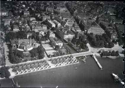 ETH-BIB-Zürich, Bürkliplatz, Alte Tonhalle, Alpenquai, Bahnhofstrasse v. S. aus 150 m-Inlandflüge-LBS MH01-005928