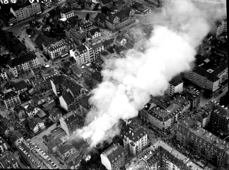 ETH-BIB-Zürich, Aussersihl, Brand in der Zentralstrasse-Inlandflüge-LBS MH01-006817