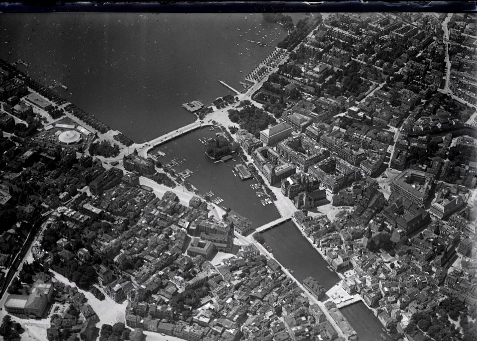 ETH-BIB-Zürich, Bellevue, Zirkus, Sechseläutenplatz v. N. O. aus 1000 m-Inlandflüge-LBS MH01-005115