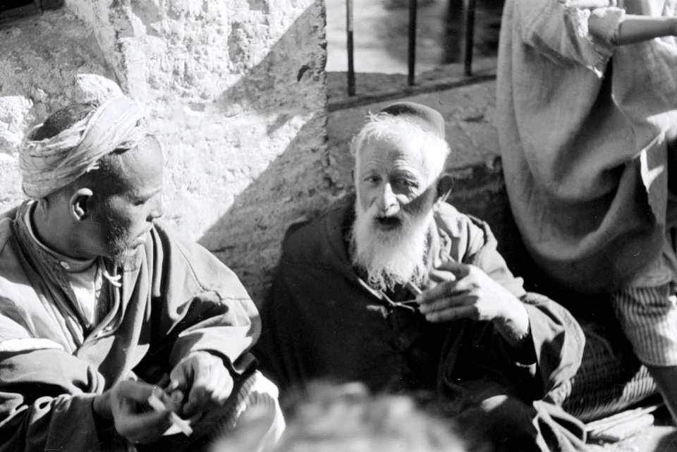 ETH-BIB-Zwei Männer in Fès-Nordafrikaflug 1932-LBS MH02-13-0387