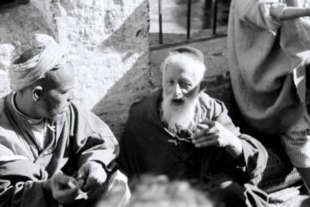 ETH-BIB-Zwei Männer in Fès-Nordafrikaflug 1932-LBS MH02-13-0387