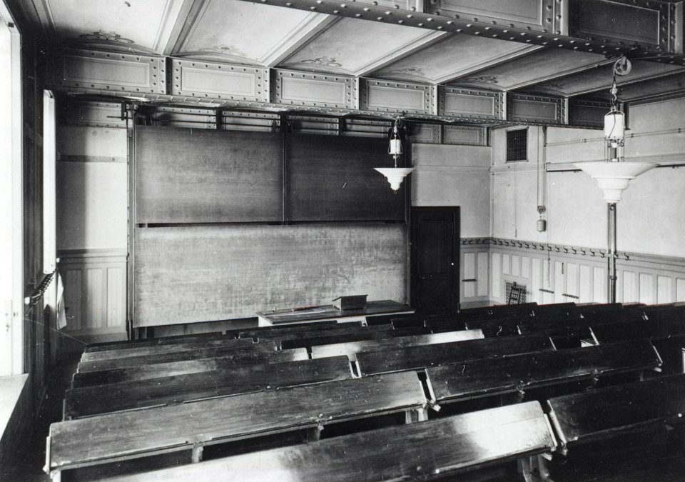 ETH-BIB-Zürich, ETH Zürich, altes Maschinenlaboratorium, Hörsaal-Ans 03846