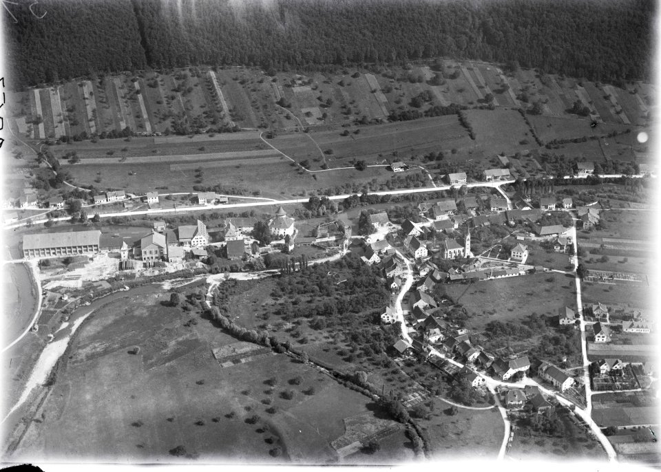 ETH-BIB-Zwingen an der Birs aus 300 m-Inlandflüge-LBS MH01-002857