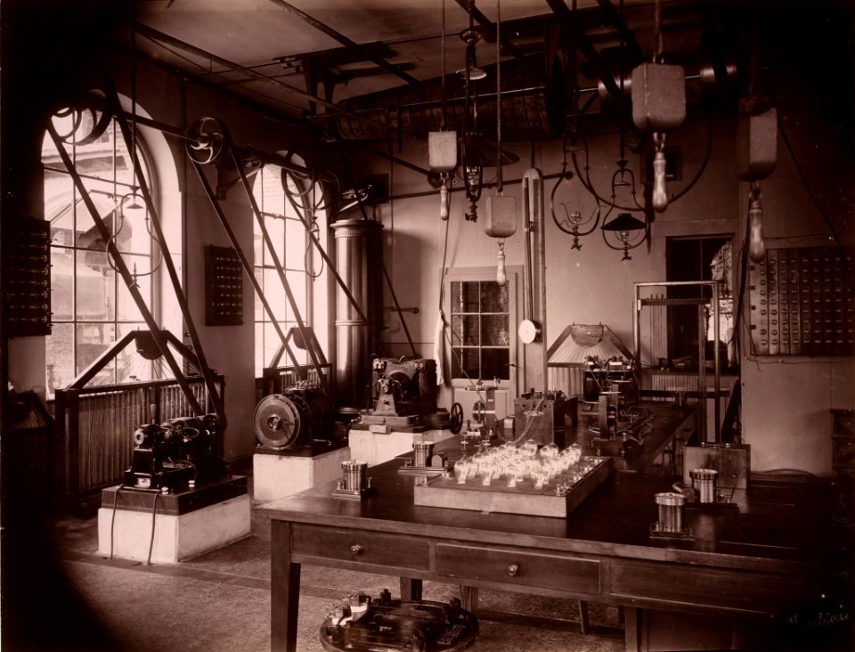 ETH-BIB-Zürich, ETH Zürich, Altes Physikgebäude, Maschinensaal-Ans 05437-005-AL-FL