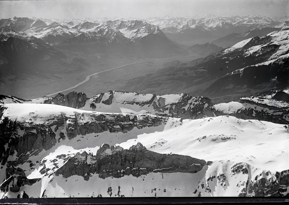 ETH-BIB-Zwinglipass, Chreialpfirst, Gatterifirst, Rheintal v. N. aus 2400 m-Inlandflüge-LBS MH01-003653