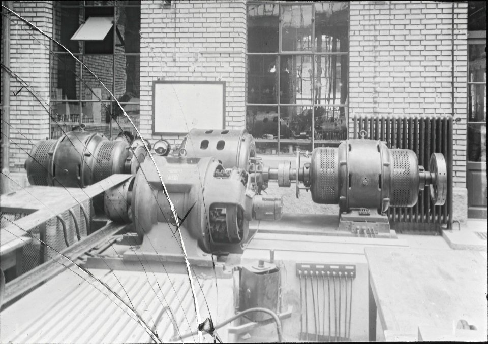 ETH-BIB-Zürich, ETH Zürich, Altes Physikgebäude, Südhof, Maschinensaal des Institutes für Elektrotechnik (PH 26b)-Dia 260-024