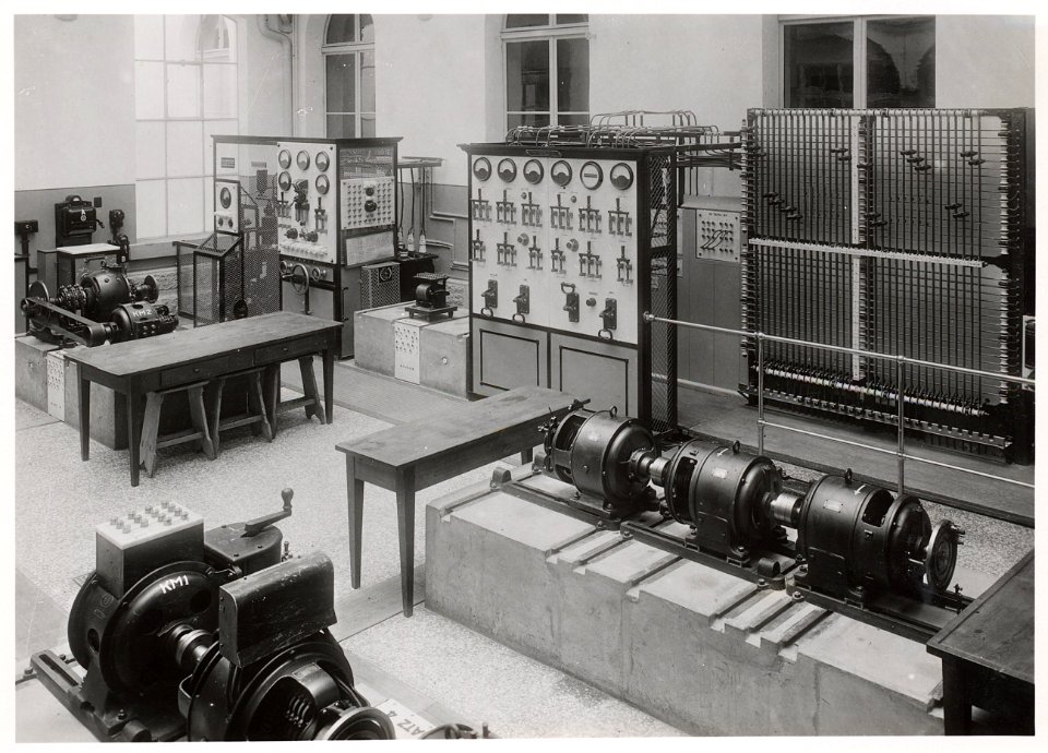 ETH-BIB-Zürich, ETH Zürich, Altes Physikgebäude, Südhof, Maschinensaal des Institutes für Elektrotechnik (PH 29b)-Ans 02613