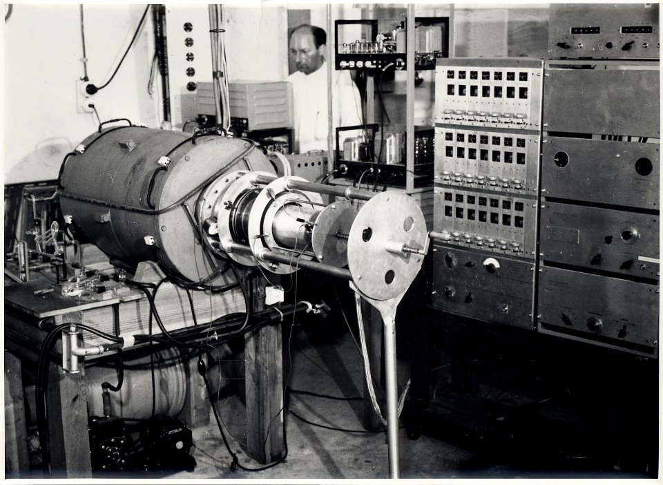 ETH-BIB-Zürich, ETH Zürich, Altes Physikgebäude, Zyklotrongebäude, Tensator-Ans 00854