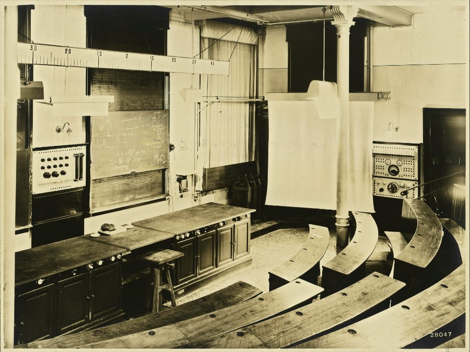 ETH-BIB-Zürich, ETH Zürich, Altes Physikgebäude, Grosser Härsaal-Ans 05436-004-AL-FL