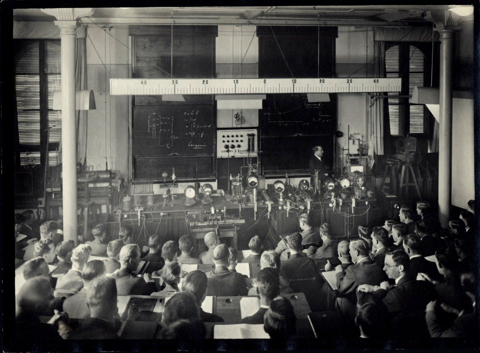 ETH-BIB-Zürich, ETH Zürich, Altes Physikgebäude, Grosser Hörsaal (PH 6c)-Portrait-Portr 10518