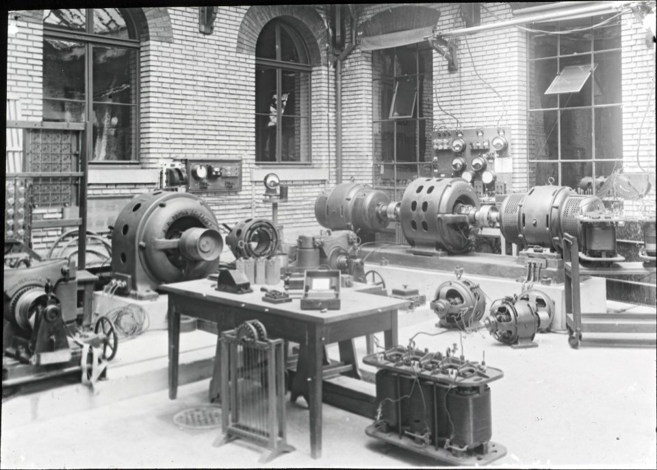 ETH-BIB-Zürich, ETH Zürich, Altes Physikgebäude, Südhof, Maschinensaal des Institutes für Elektrotechnik (PH 26b)-Dia 260-023