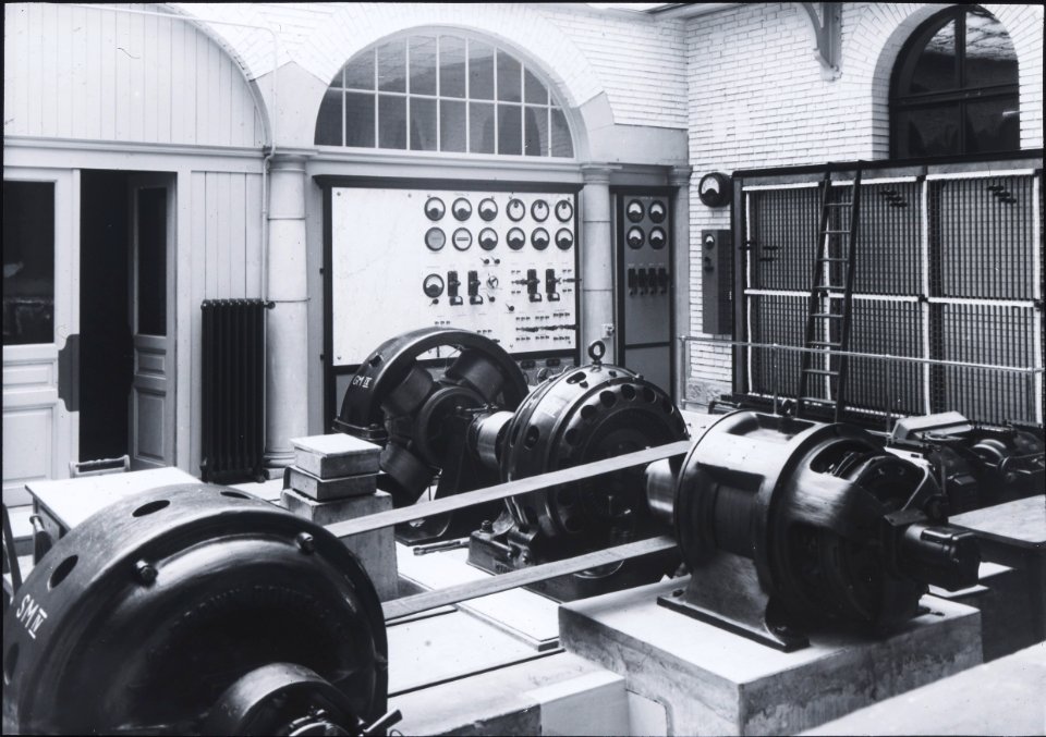 ETH-BIB-Zürich, ETH Zürich, Altes Physikgebäude, Südhof, Maschinensaal des Institutes für Elektrotechnik (PH 26b)-Dia 260-025