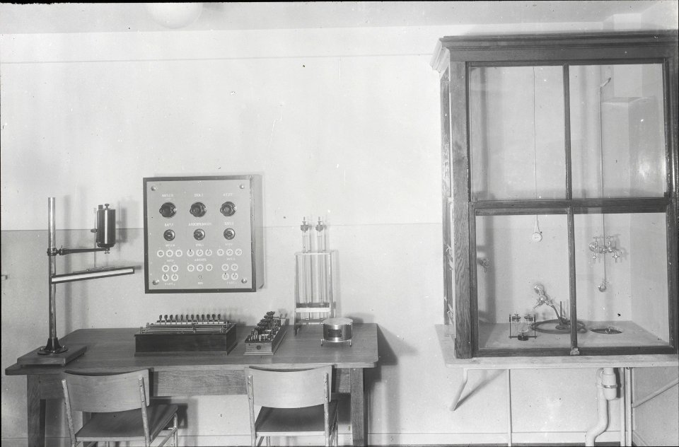 ETH-BIB-Zürich, ETH Zürich, Altes Physikgebäude, Traforaum des Institutes für Elektrotechnik (PH 13a)-Dia 260-013