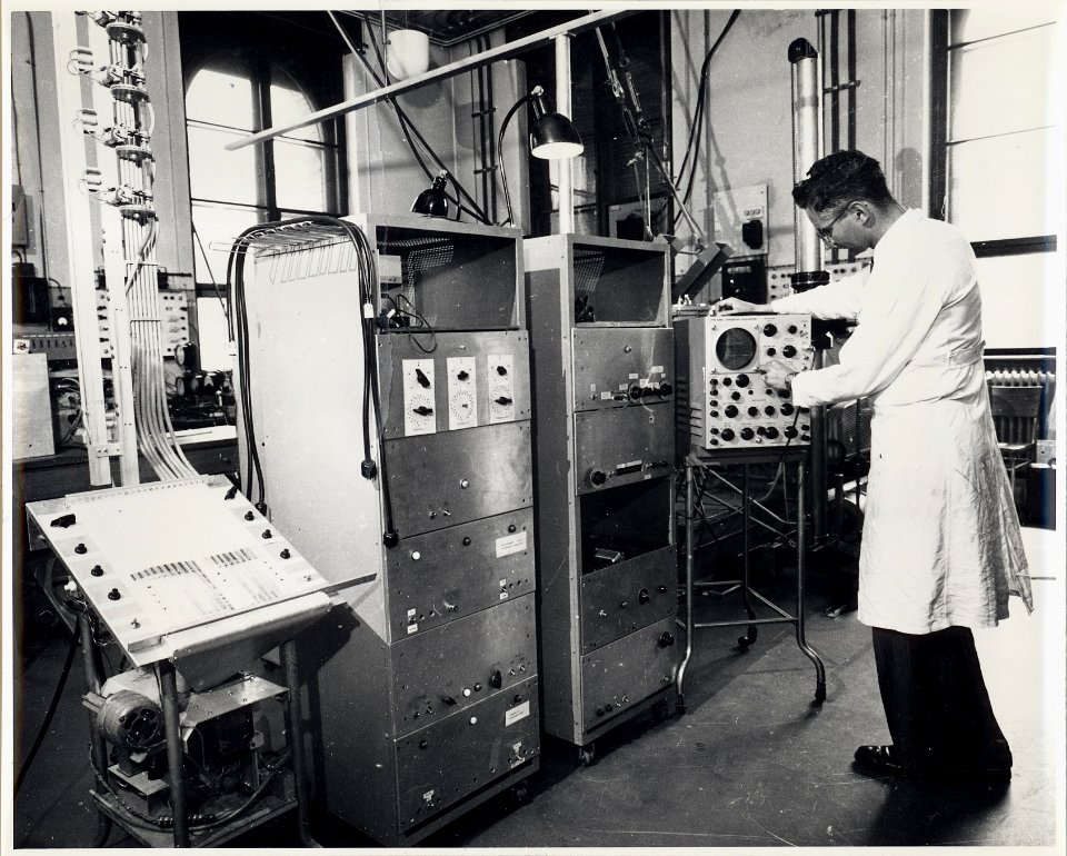 ETH-BIB-Zürich, ETH Zürich, Altes Physikgebäude, Zyklotrongebäude, Tensator-Ans 00852
