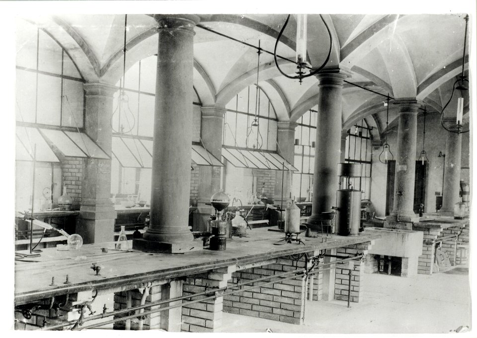 ETH-BIB-Zürich, ETH Zürich, Chemiegebäude (CAB), Destillationsraum No 18b (Unteres Laboratorium)-Ans 01457