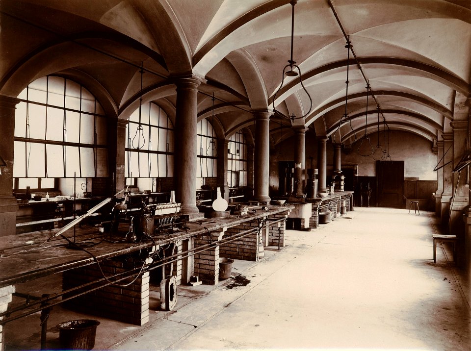 ETH-BIB-Zürich, ETH Zürich, Chemiegebäude (CAB), Destillierraum No 18b (Unteres Laboratorium)-Ans 00471
