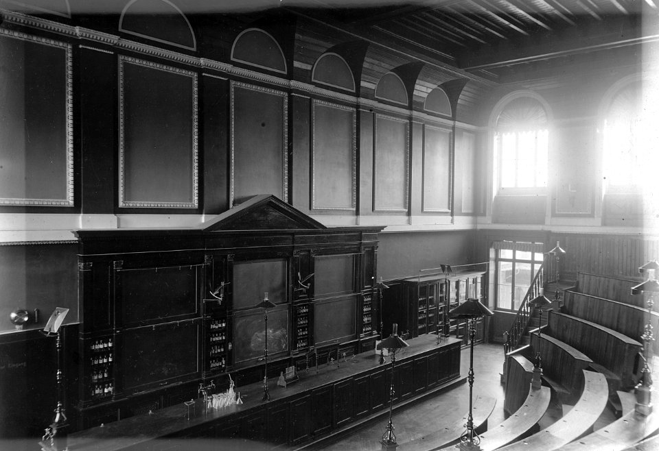 ETH-BIB-Zürich, ETH Zürich, Chemiegebäude (CAB), Grosser Hörsaal-Ans 00980