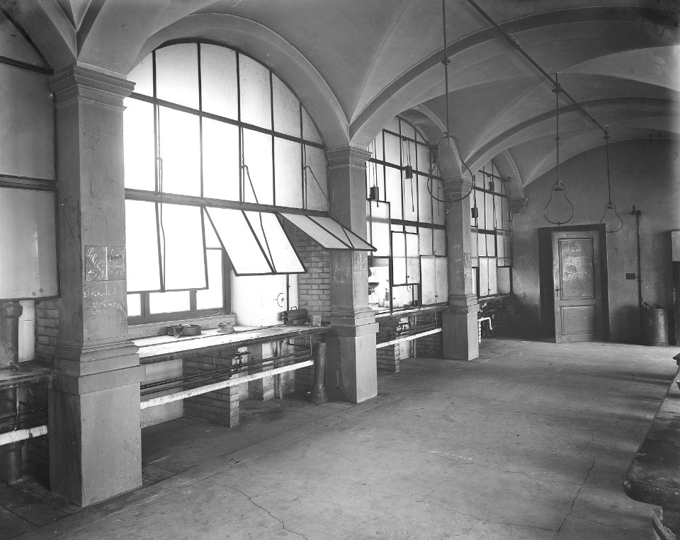 ETH-BIB-Zürich, ETH Zürich, Chemiegebäude (CAB), Destillierraum No 18b (Unteres Laboratorium)-Ans 00401-A-F