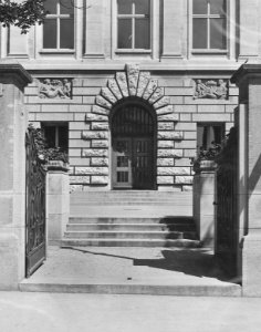 ETH-BIB-Zürich, ETH Zürich, Land- und Forstwirtschaftliches Institut, Westbau (LFW), Hauptfassade (West), Haupteingang-Ans 00252-A
