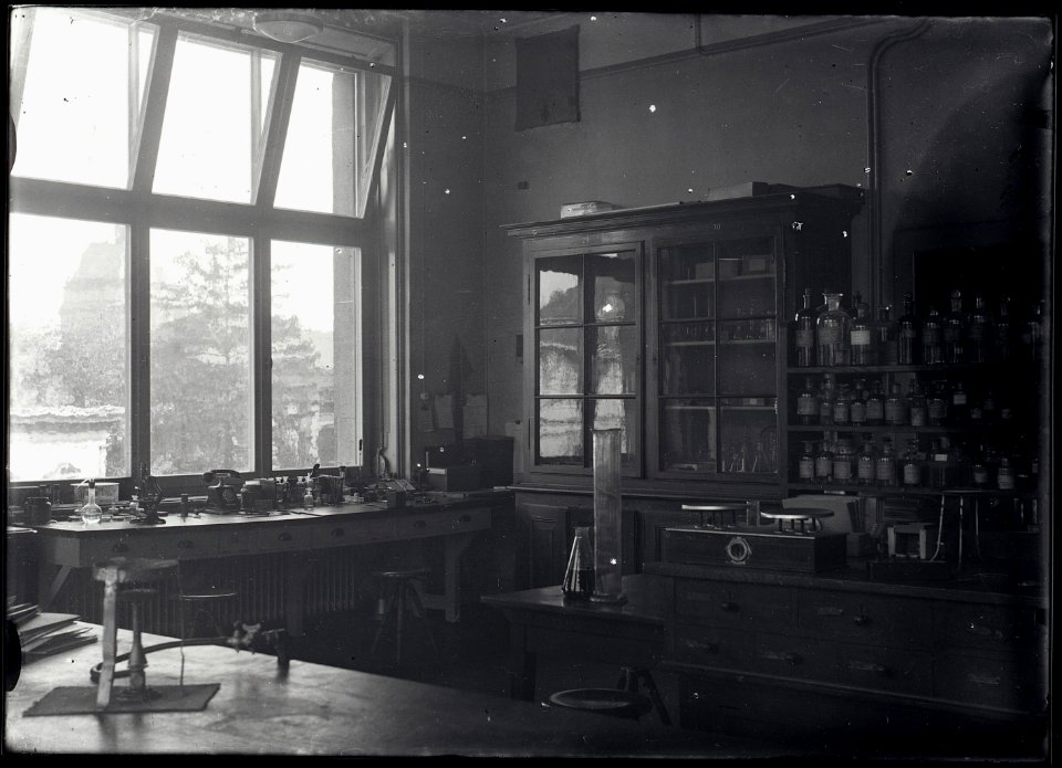 ETH-BIB-Zürich, ETH Zürich, Land- und Forstwirtschaftliches Institut, Westbau (LFW), Institut für allgemeine Botanik und Pflanzenphysiologie, Physiologisches Laboratorium-Ans 02933