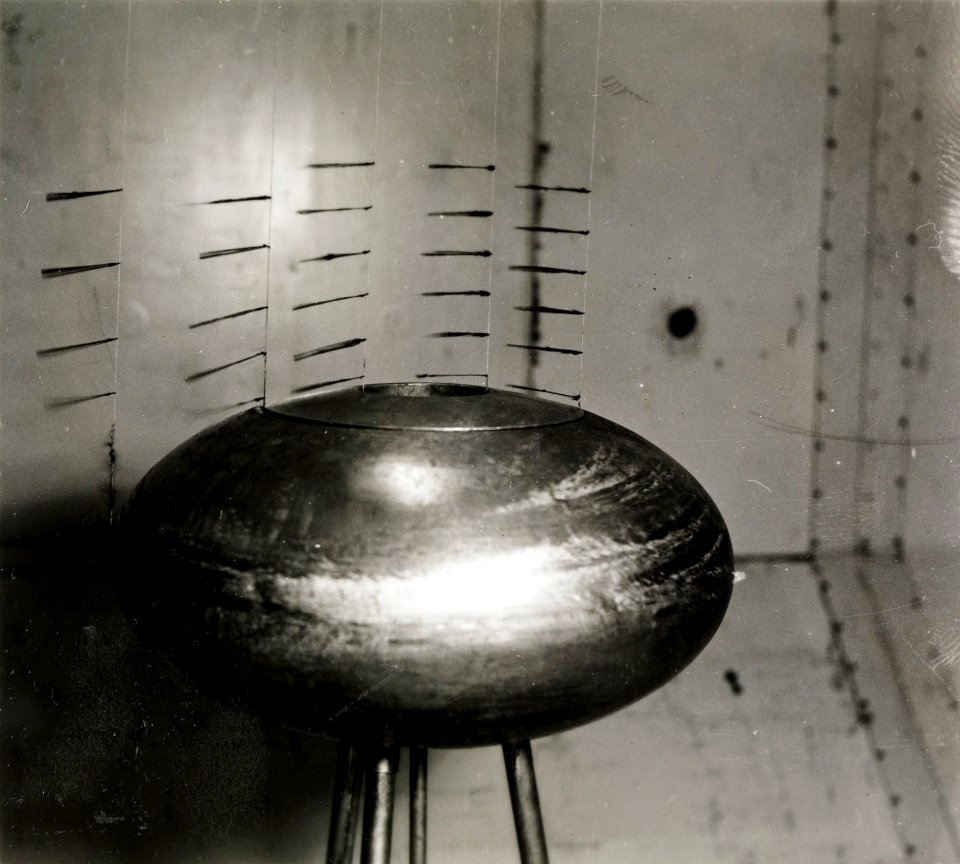 ETH-BIB-Zürich, ETH Zürich, Maschinenlaboratorium (ML), Institut für Aerodynamik, Strömung um einen neuartigen Regenmesser-Ans 06437-10
