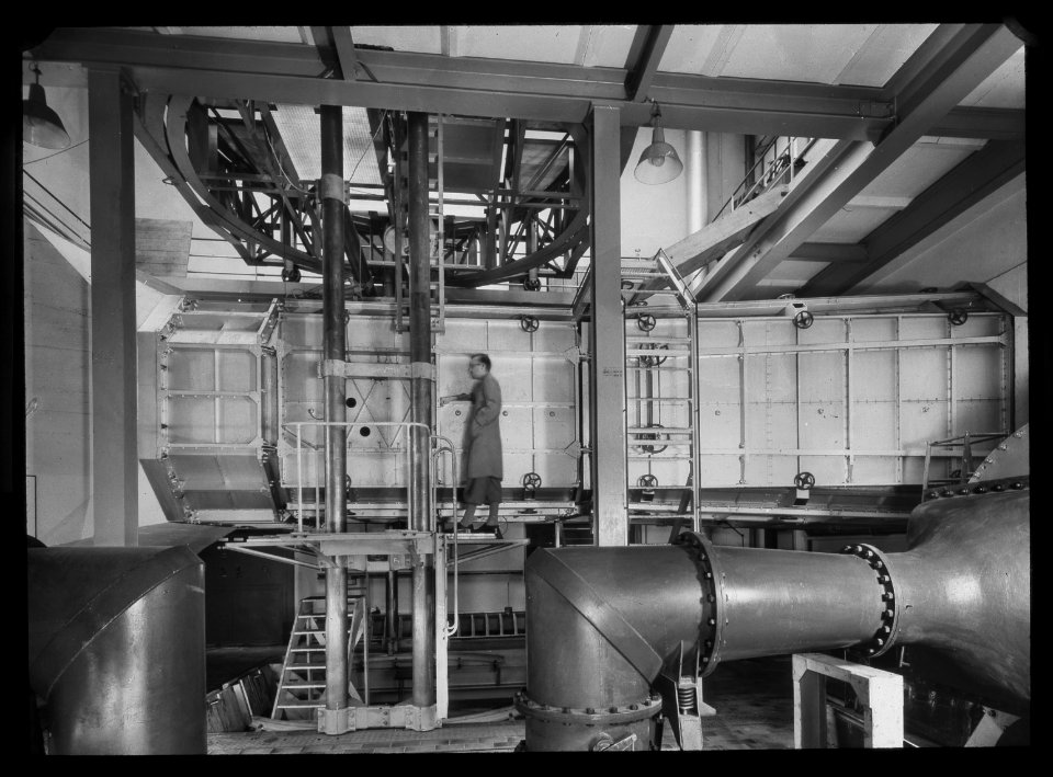 ETH-BIB-Zürich, ETH Zürich, Maschinenlaboratorium (ML), Institut für Aerodynamik, Windkanal, Seitenansicht der geschlossenen Messtrecke-Dia 240-090