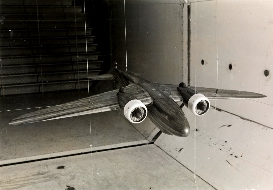 ETH-BIB-Zürich, ETH Zürich, Maschinenlaboratorium (ML), Institut für Aerodynamik, Windkanal, Zweimotoriges Verkehrsflugzeug-Ans 06437-02