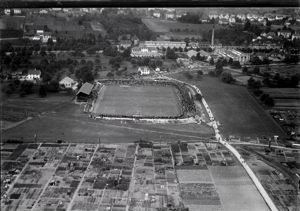 ETH-BIB-Zürich, Förrlibuck, Sportplatz, Hardturm, Fussballspiel-Inlandflüge-LBS MH01-005013