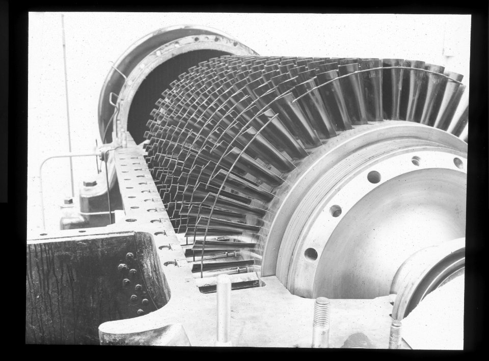 ETH-BIB-Zürich, ETH Zürich, Maschinenlaboratorium (ML), Institut für Aerodynamik, Überschallkanal (I f Ae), Läufer mit Tragflügel-Beschaufelung des dreizehnstufigen BBC-Axialkompressors für 40m3-sec Ansaugmenge-Dia 240-054