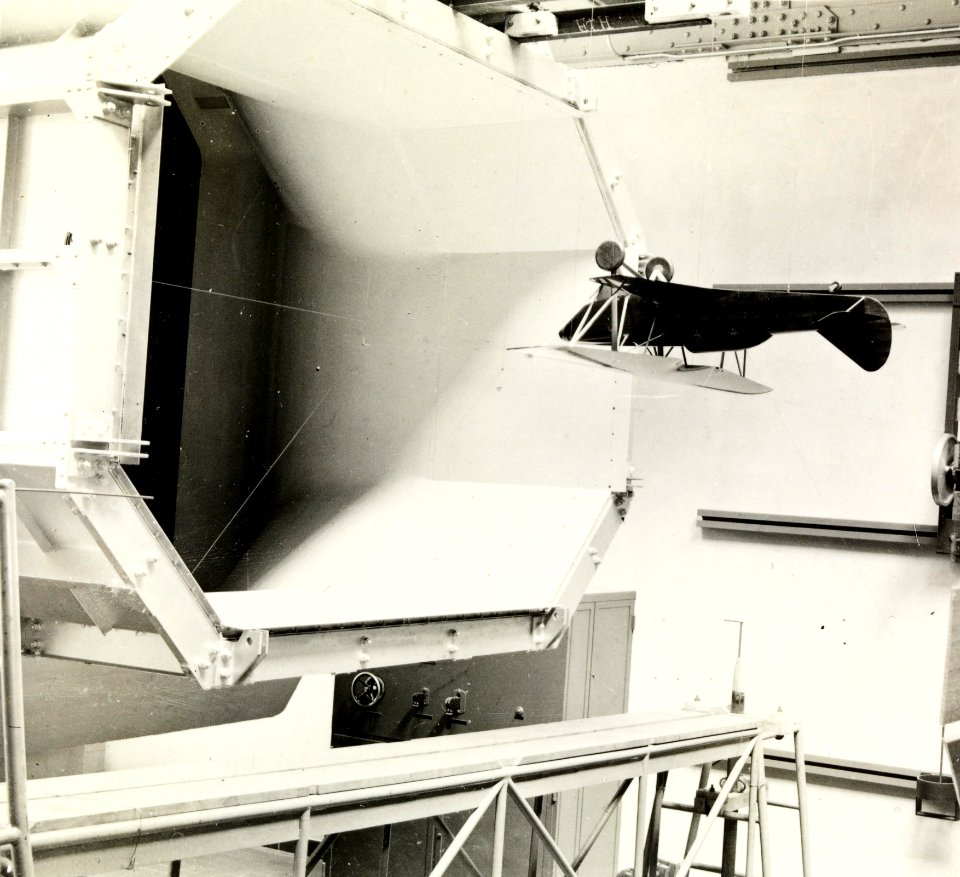 ETH-BIB-Zürich, ETH Zürich, Maschinenlaboratorium (ML), Institut für Aerodynamik, Windkanaluntersuchung am Modell C 35-Ans 06436-01