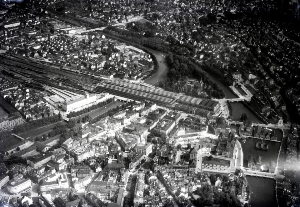 ETH-BIB-Zürich, Hauptbahnhof, Sihlpost, Urania aus 400 m-Inlandflüge-LBS MH01-006493