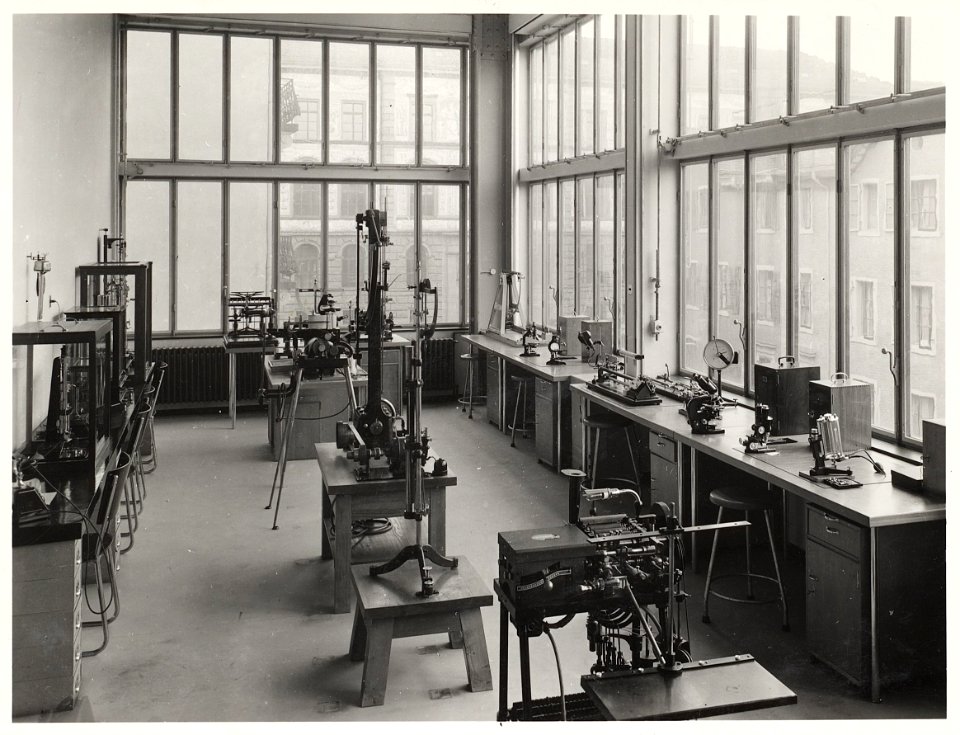 ETH-BIB-Zürich, ETH Zürich, Textilmaschinenlaboratorium, Institut für Textilmaschinenbau und Textilindustrie, Prüfraum des Textillabors-Ans 02620