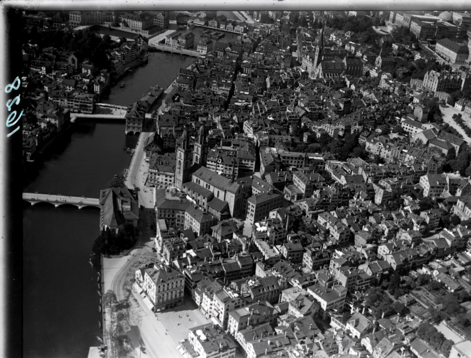 ETH-BIB-Zürich, Limmat, Grossmünster, Predigerkirche, Hirschengraben-Inlandflüge-LBS MH01-001628