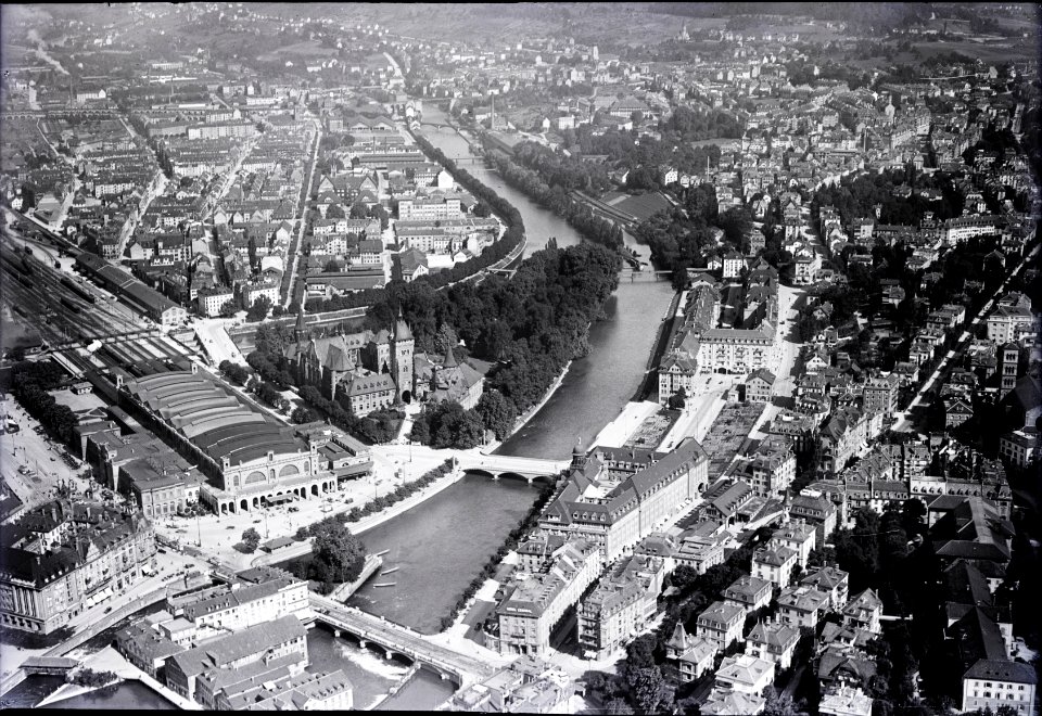 ETH-BIB-Zürich, Hauptbahnhof, Landesmuseum, Zusammenfluss von Sihl und Limmat aus 300 m-Inlandflüge-LBS MH01-004617