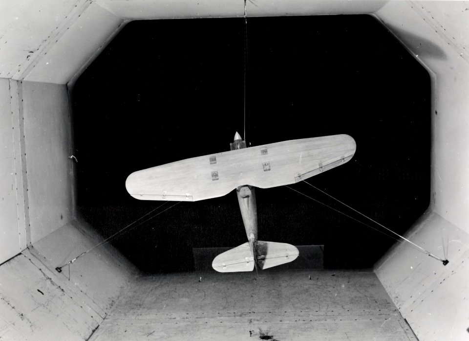 ETH-BIB-Zürich, ETH Zürich, Maschinenlaboratorium (ML), Institut für Aerodynamik, Windkanal, Jagdflugzeugmodell D 27, Trudelversuche-Ans 06437-05