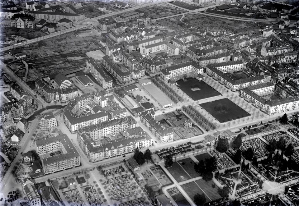 ETH-BIB-Zürich, Quartier Zypressenstrasse, Albisriederplatz, Aemtlerstrasse, Friedhof v. W. aus 300 m-Inlandflüge-LBS MH01-005972