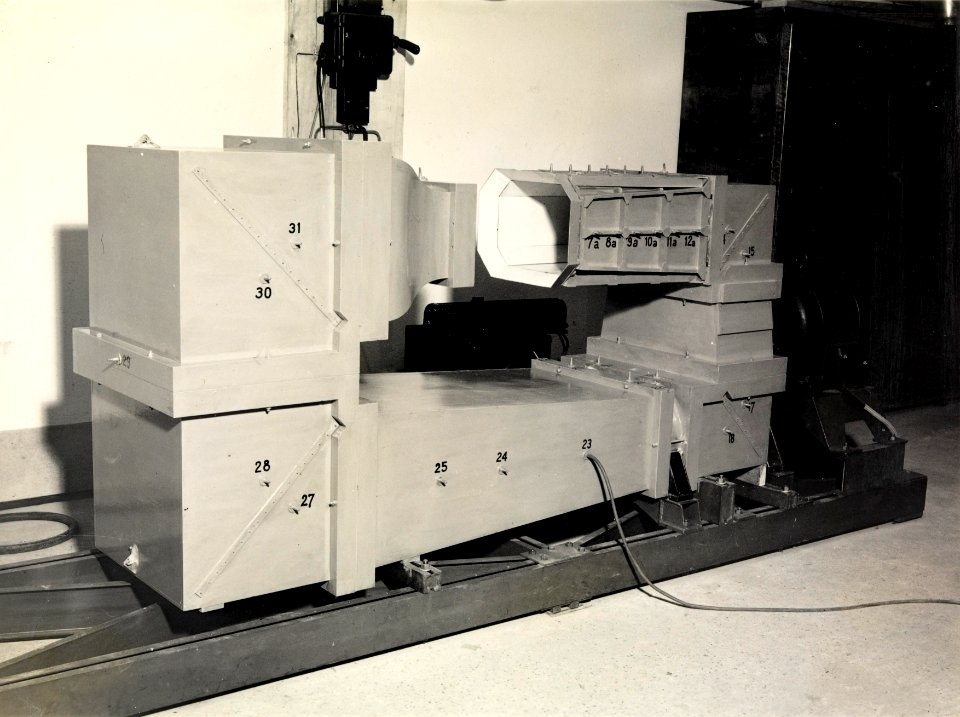 ETH-BIB-Zürich, ETH Zürich, Maschinenlaboratorium (ML), Institut für Aerodynamik, Windkanalmodell 1-10 zur Untersuchung-Ans 06435-01