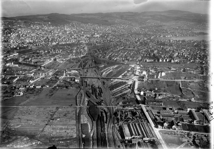 ETH-BIB-Zürich, Zürichberg, Güterbahnhof aus 300 m-Inlandflüge-LBS MH01-002589