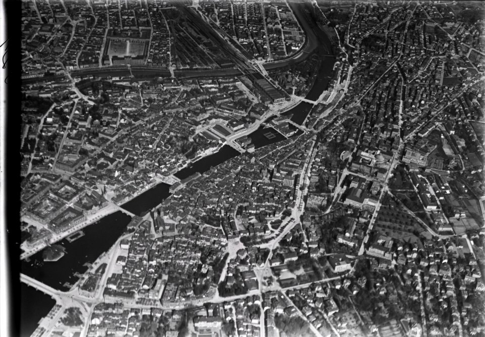 ETH-BIB-Zürich, Übersicht, Altstadt, Hauptbahnhof, Hochschule, Bellevue v. O.-Inlandflüge-LBS MH01-000621