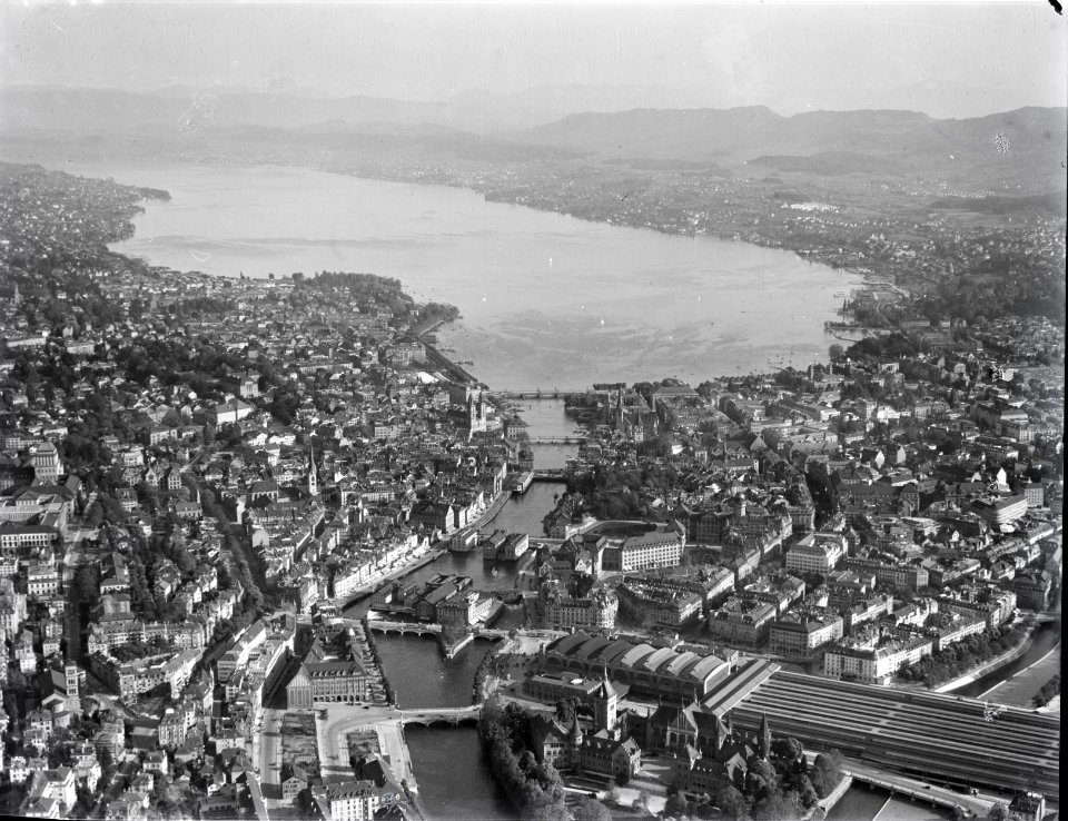 ETH-BIB-Zürich-Altstadt mit See, Landesmuseum-Inlandflüge-LBS MH01-006741