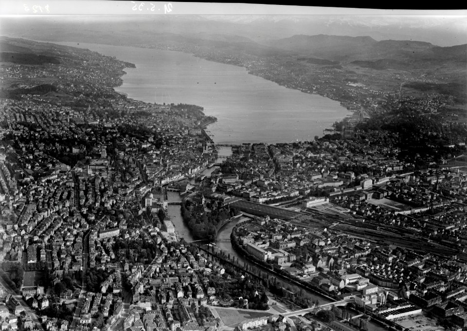 ETH-BIB-Zürich, Zentrum mit See, Industriequartier, Hauptbahnhof-Inlandflüge-LBS MH01-008123